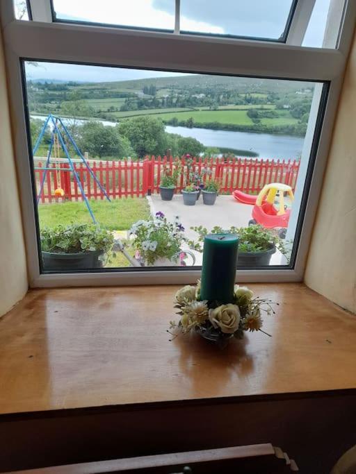 Granny'S Cottage, A Lovely Lakeside Cottage Donegal Town Екстериор снимка