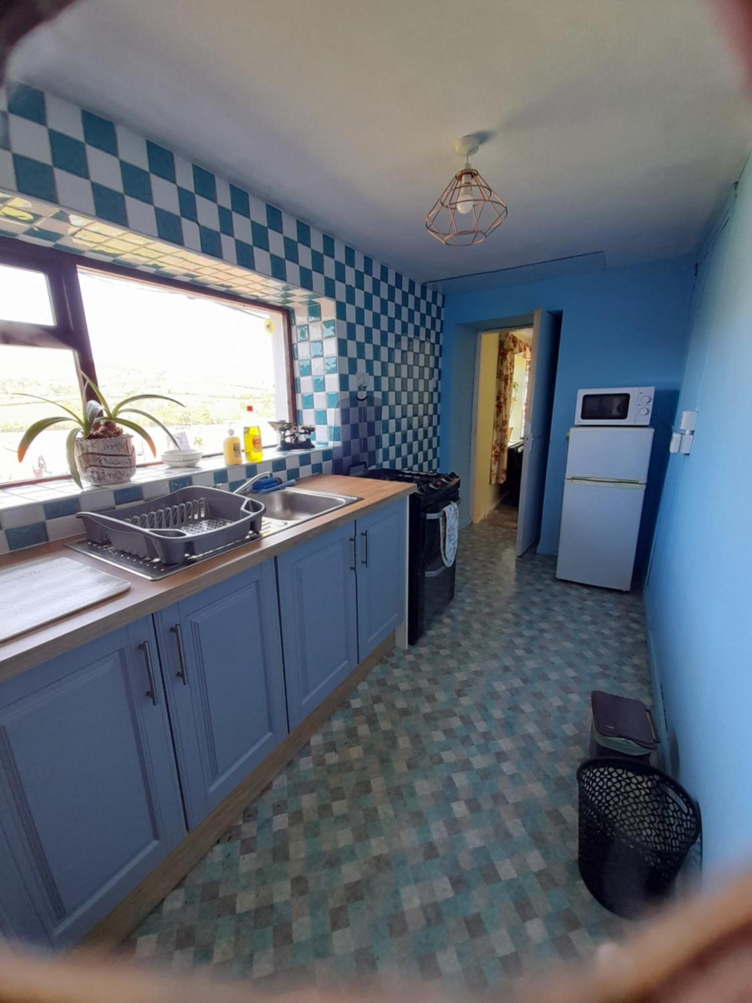 Granny'S Cottage, A Lovely Lakeside Cottage Donegal Town Екстериор снимка